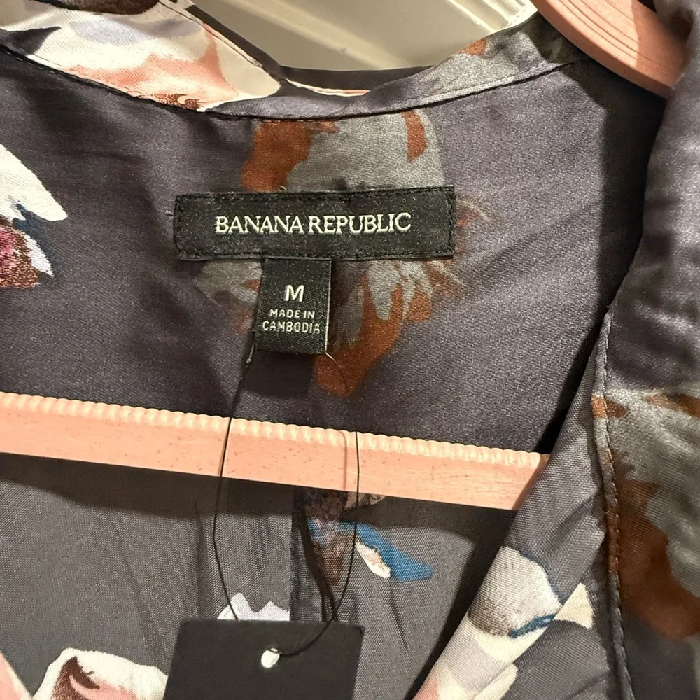 Banana Republic Black Floral Long-Sleeve Button-Up Blouse - Picture 2 of 3